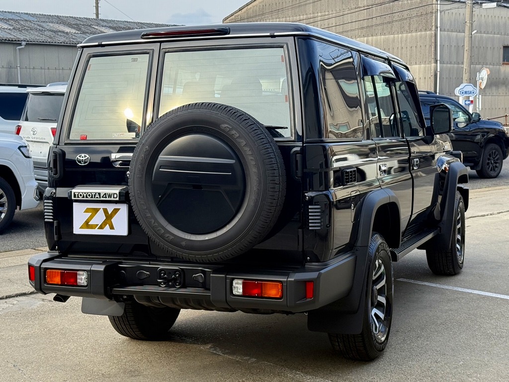 TOYOTA Land Cruiser 70