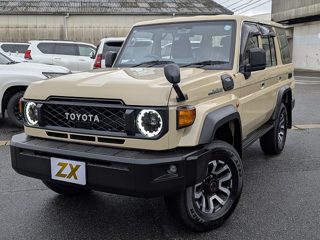 TOYOTA Land Cruiser 70