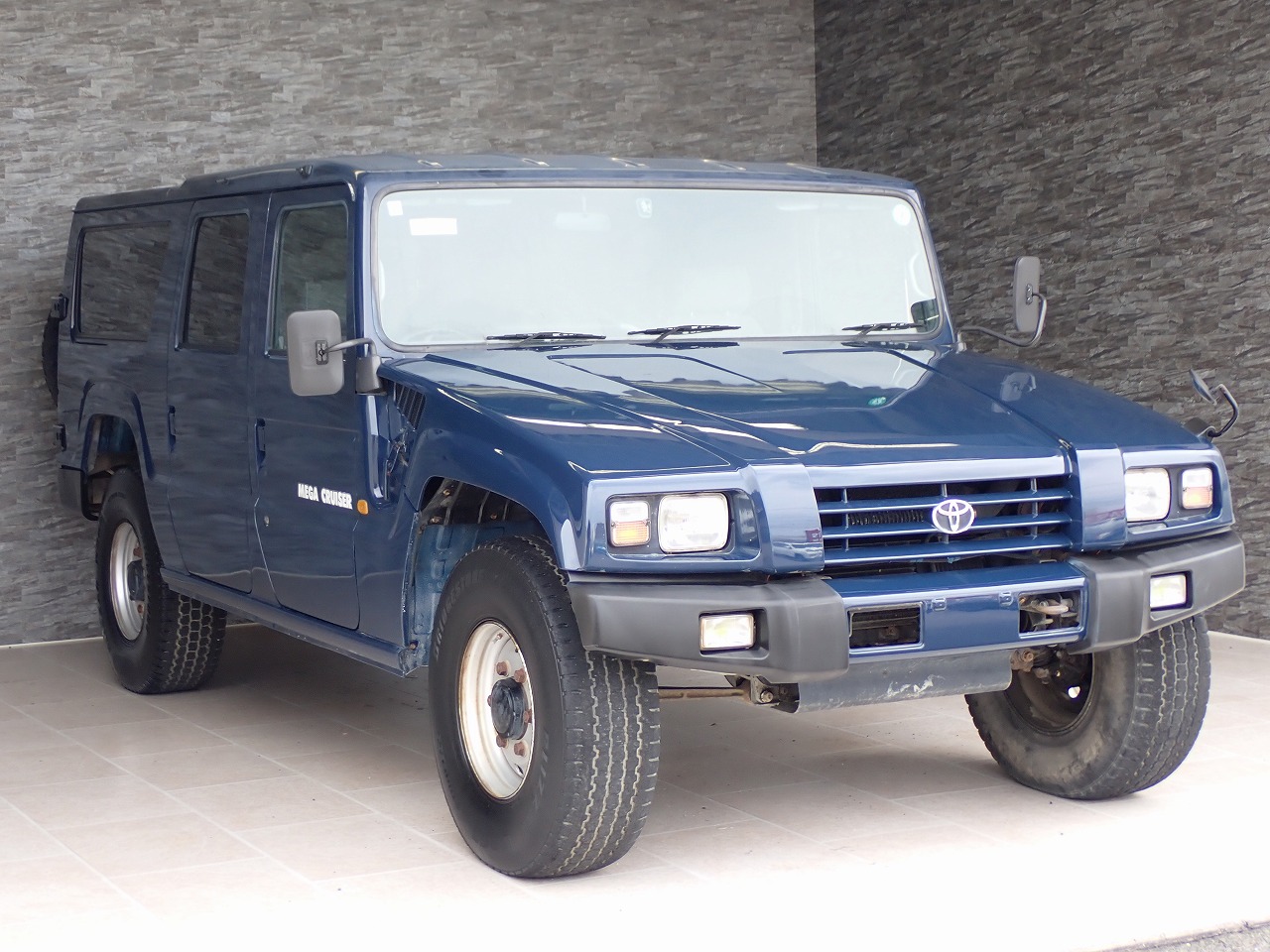 TOYOTA Megacruiser