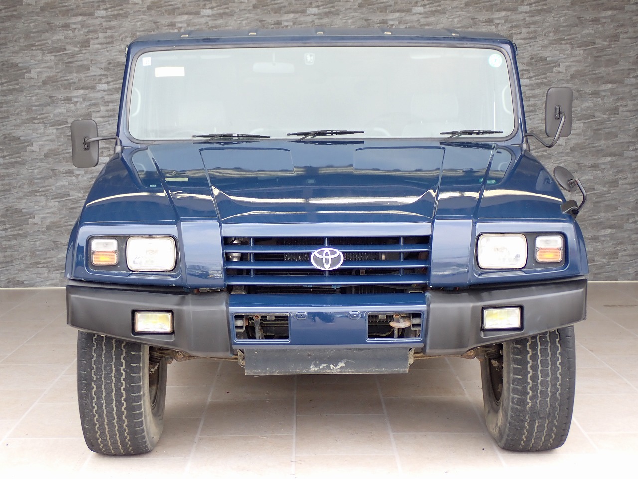 TOYOTA Megacruiser