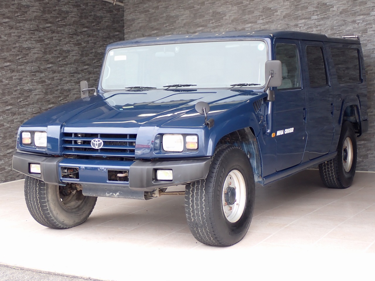 TOYOTA Megacruiser