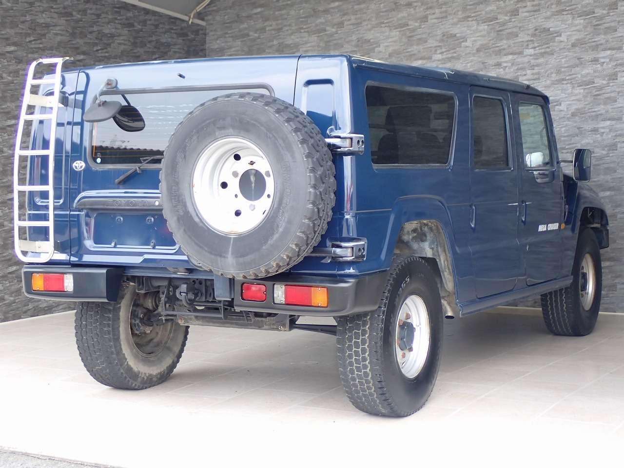 TOYOTA Megacruiser