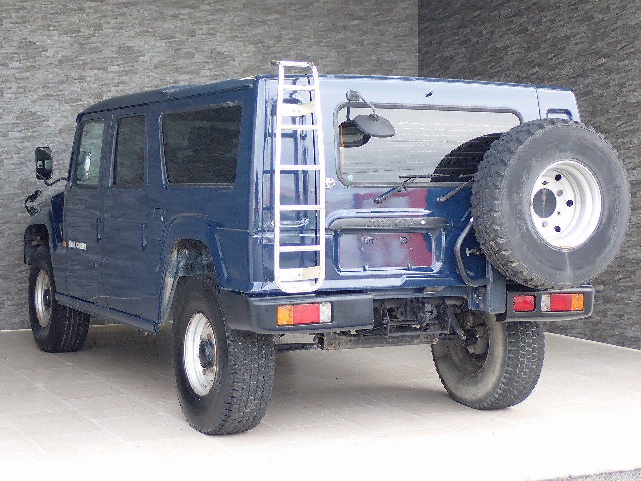 TOYOTA Megacruiser