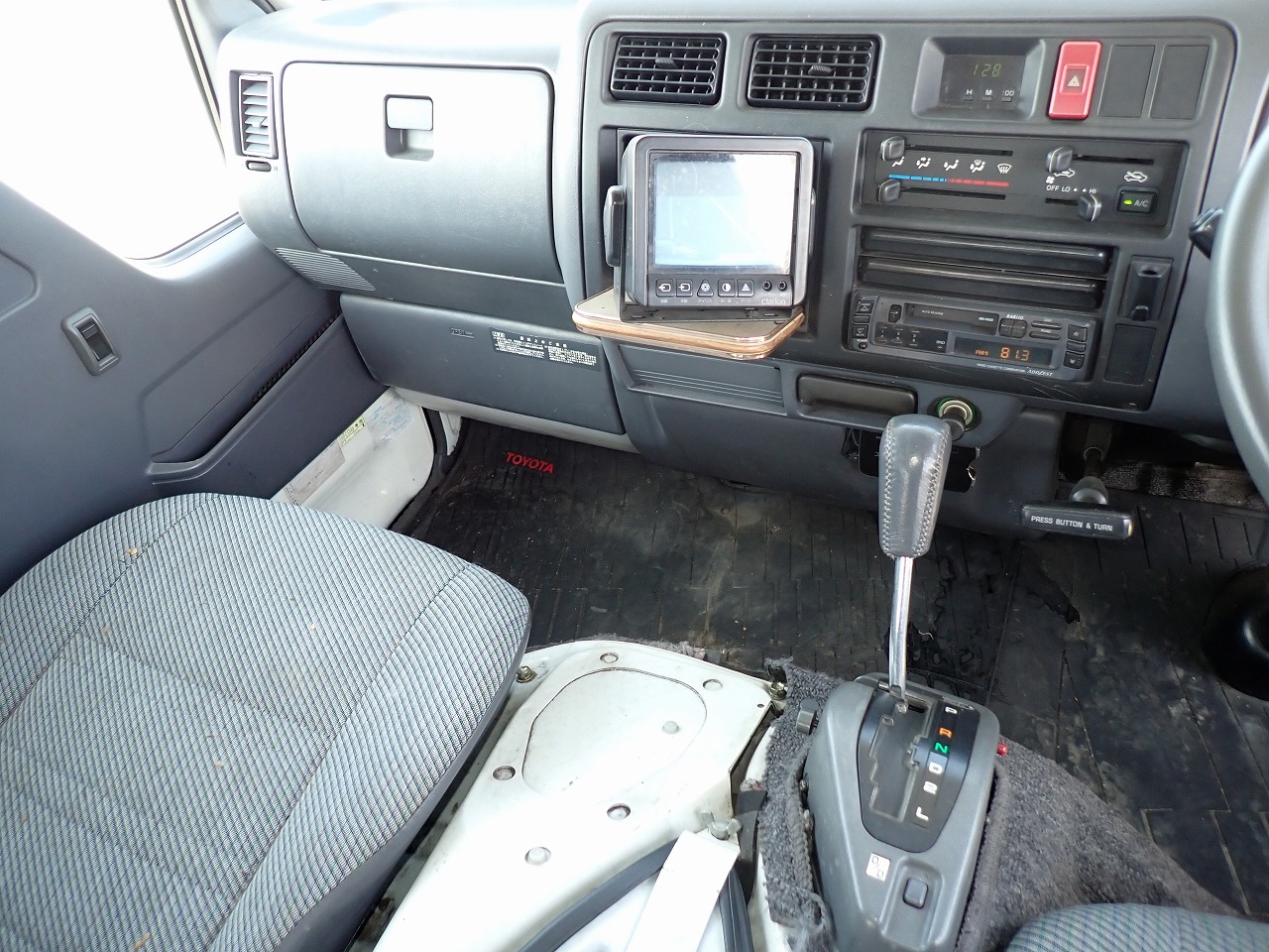 TOYOTA Dyna Truck