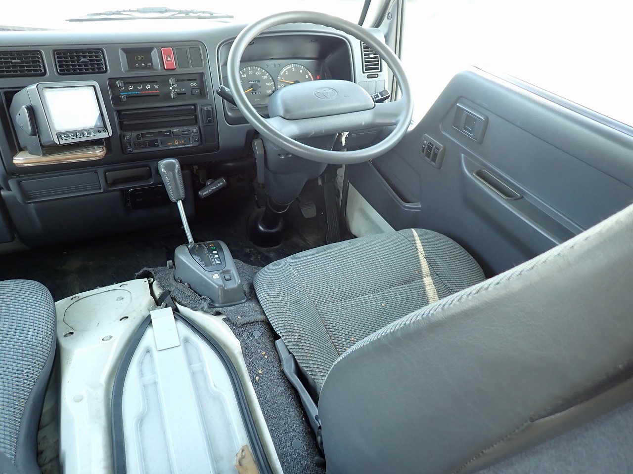TOYOTA Dyna Truck