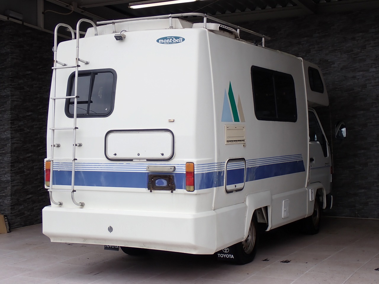 TOYOTA Dyna Truck