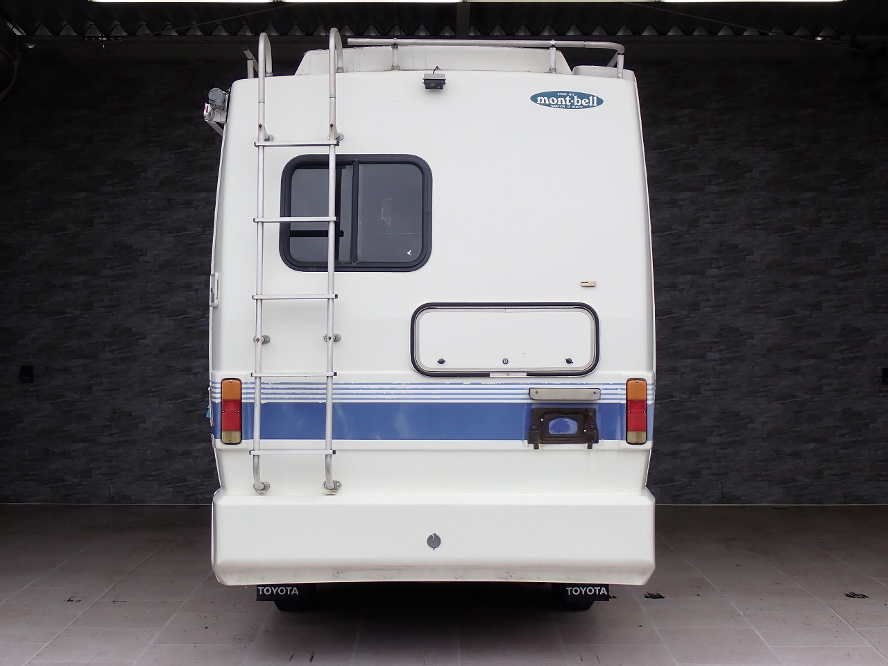 TOYOTA Dyna Truck