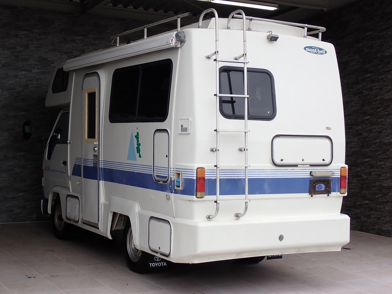 TOYOTA Dyna Truck