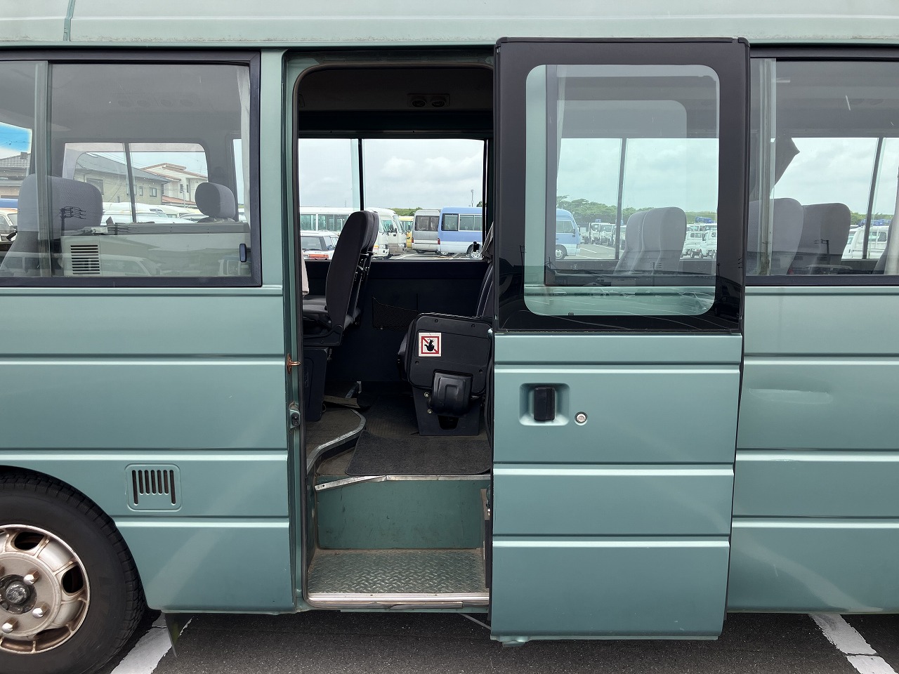 NISSAN Civilian Bus