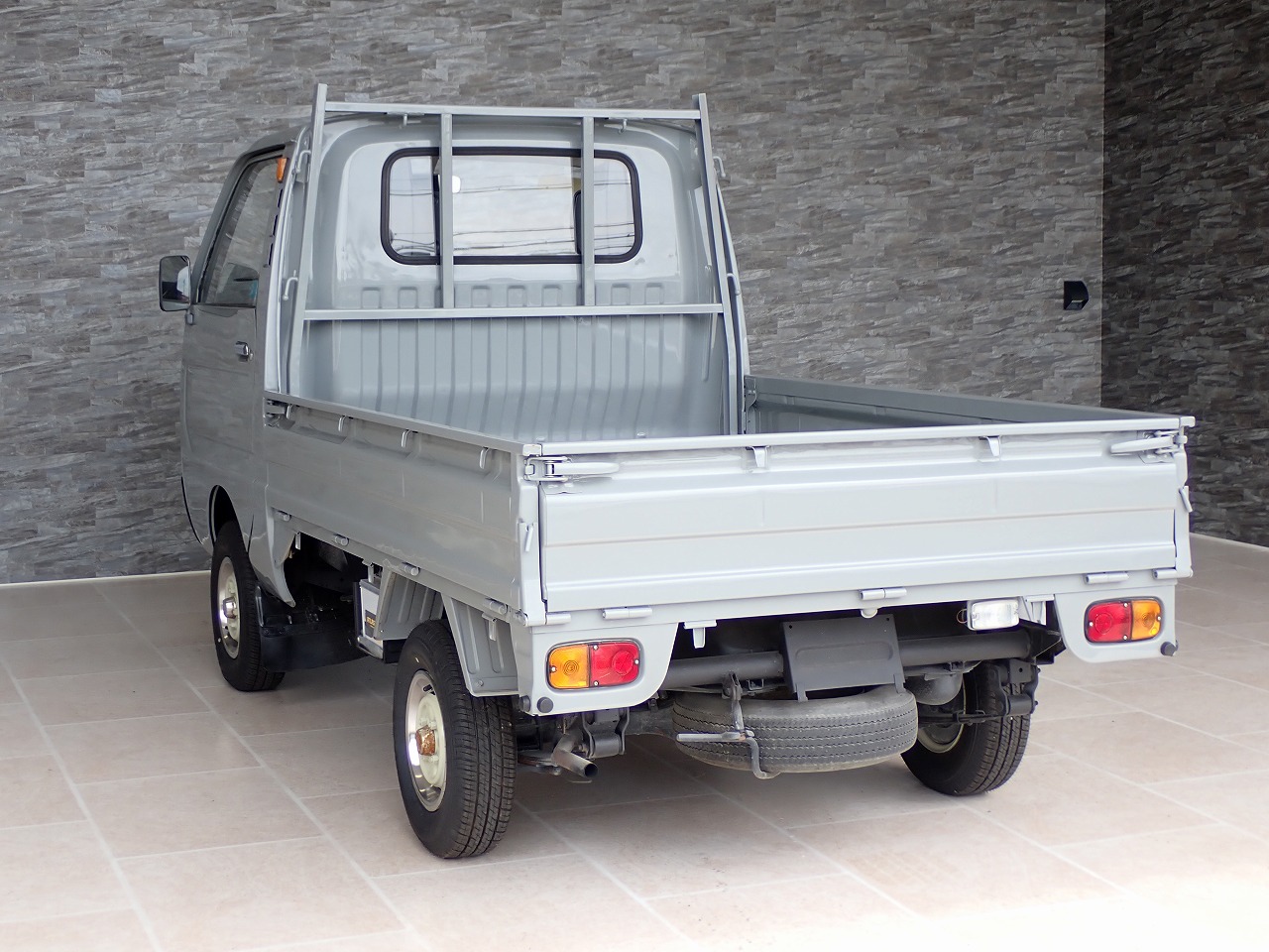 MITSUBISHI Minicab Truck
