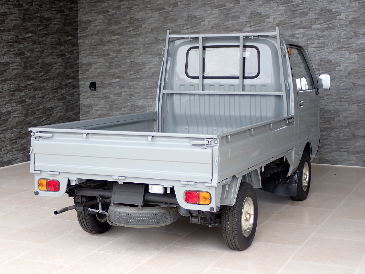 MITSUBISHI Minicab Truck