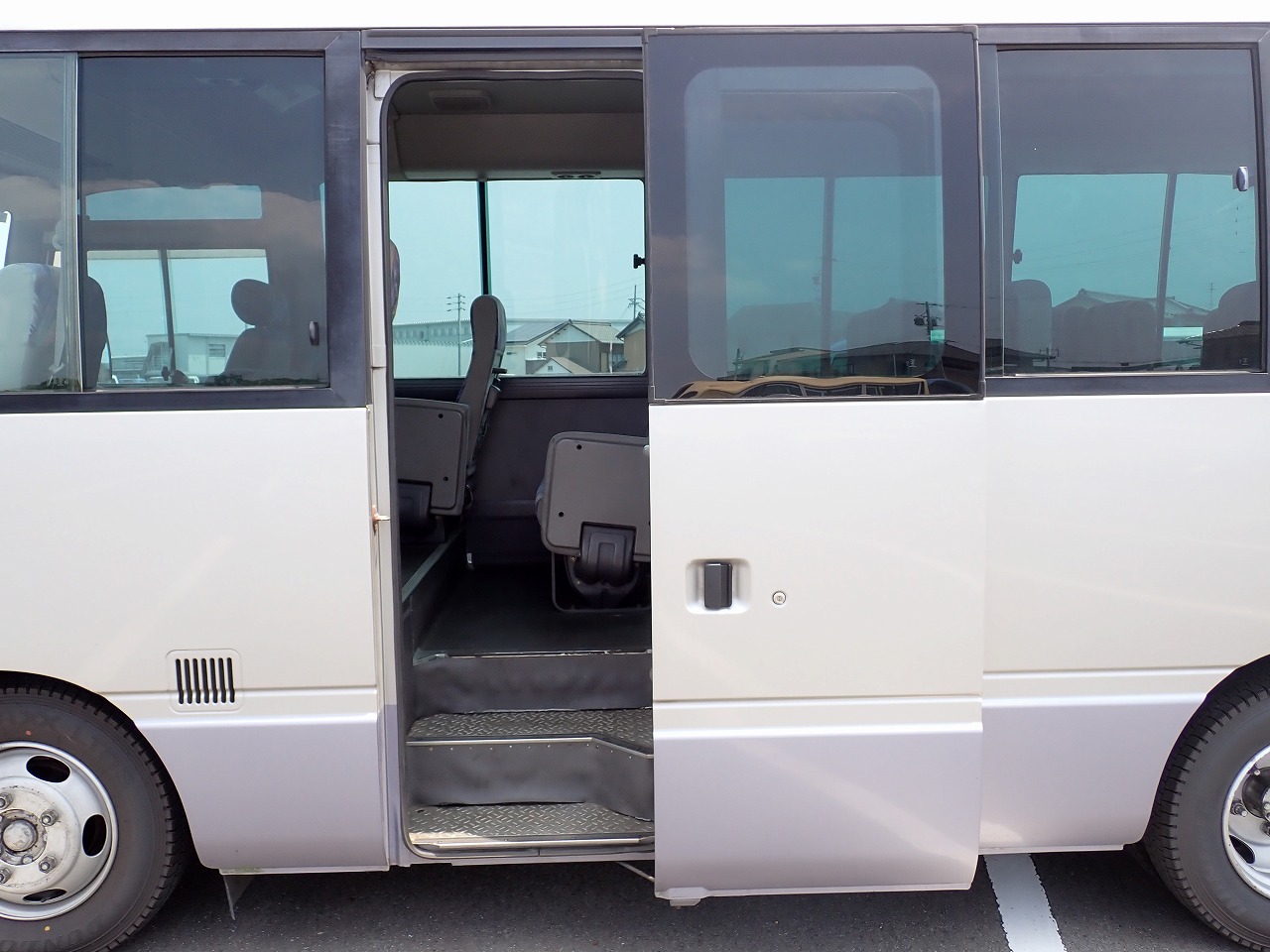 NISSAN Civilian Bus