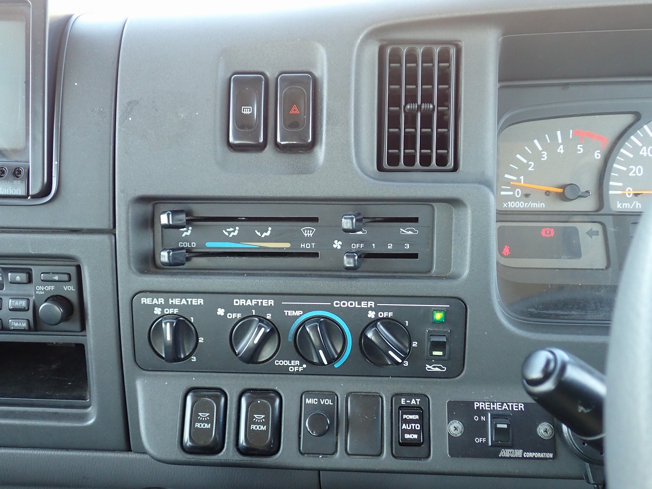 NISSAN Caravan Bus