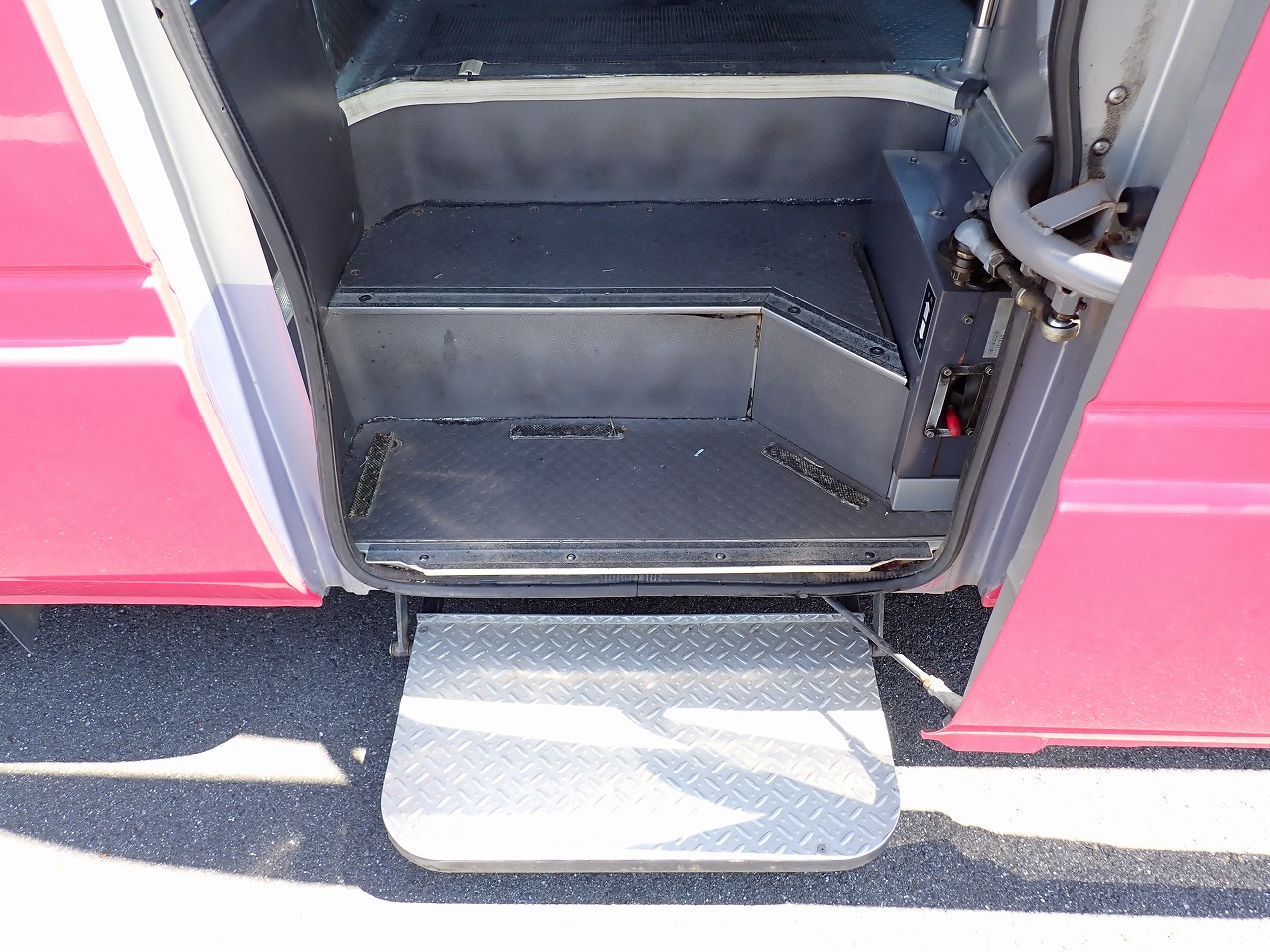 NISSAN Caravan Bus