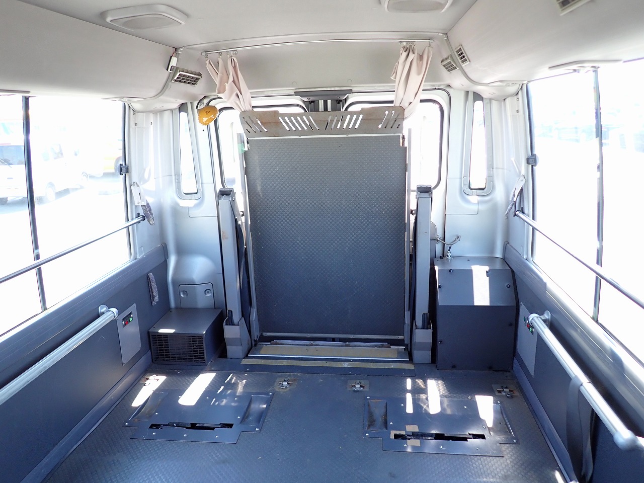 NISSAN Caravan Bus