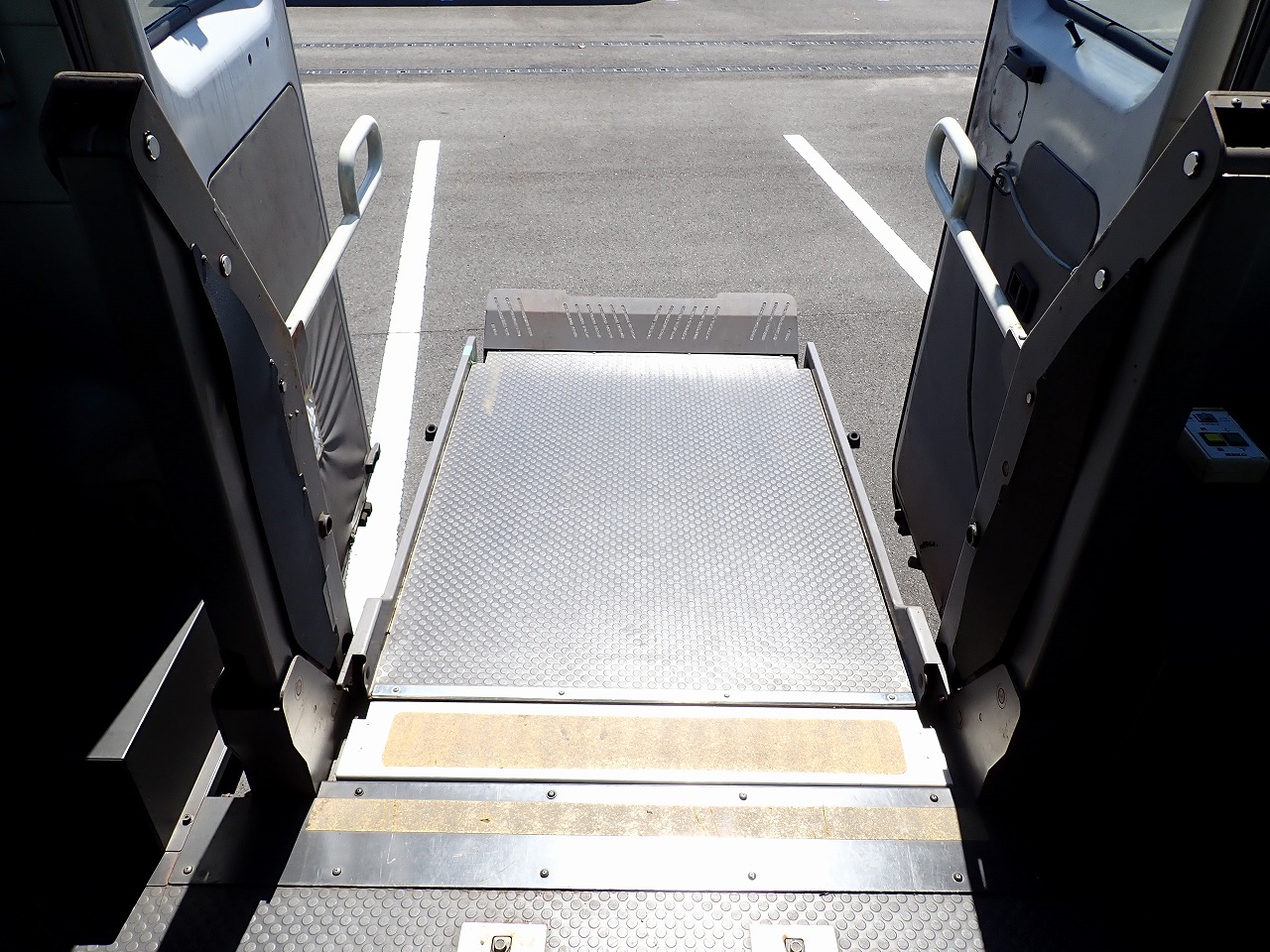 NISSAN Caravan Bus