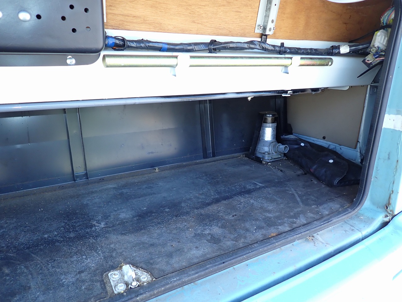 NISSAN Caravan Bus