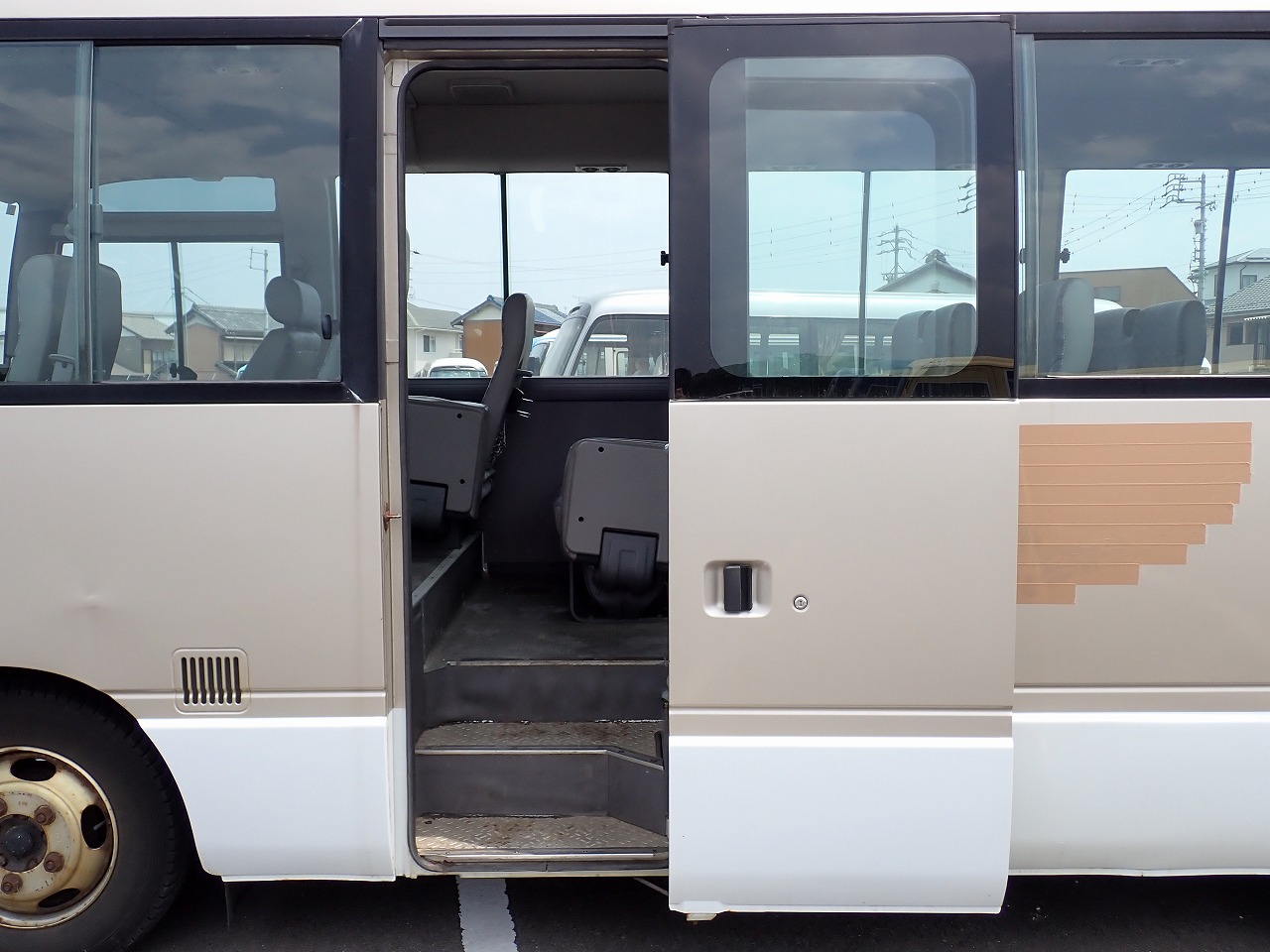NISSAN Civilian Bus