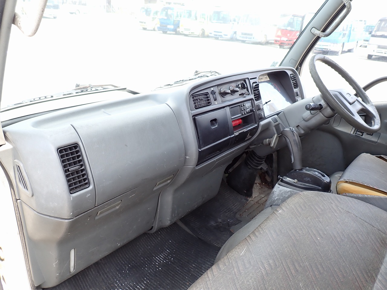 MITSUBISHI Canter