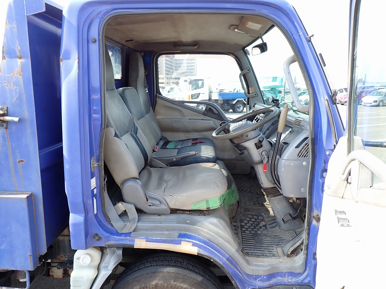 MITSUBISHI Canter