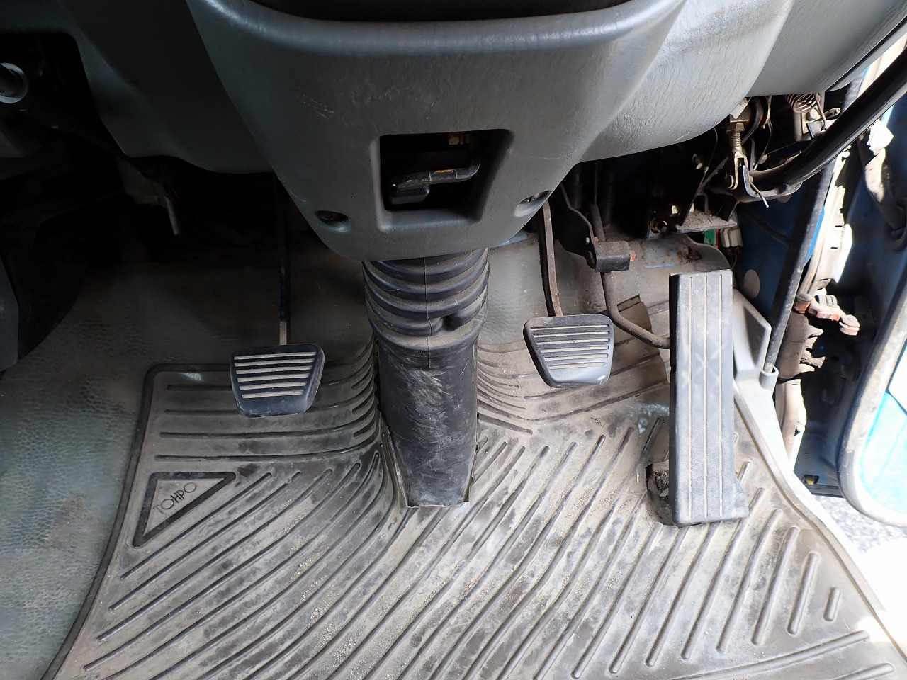 MITSUBISHI Canter