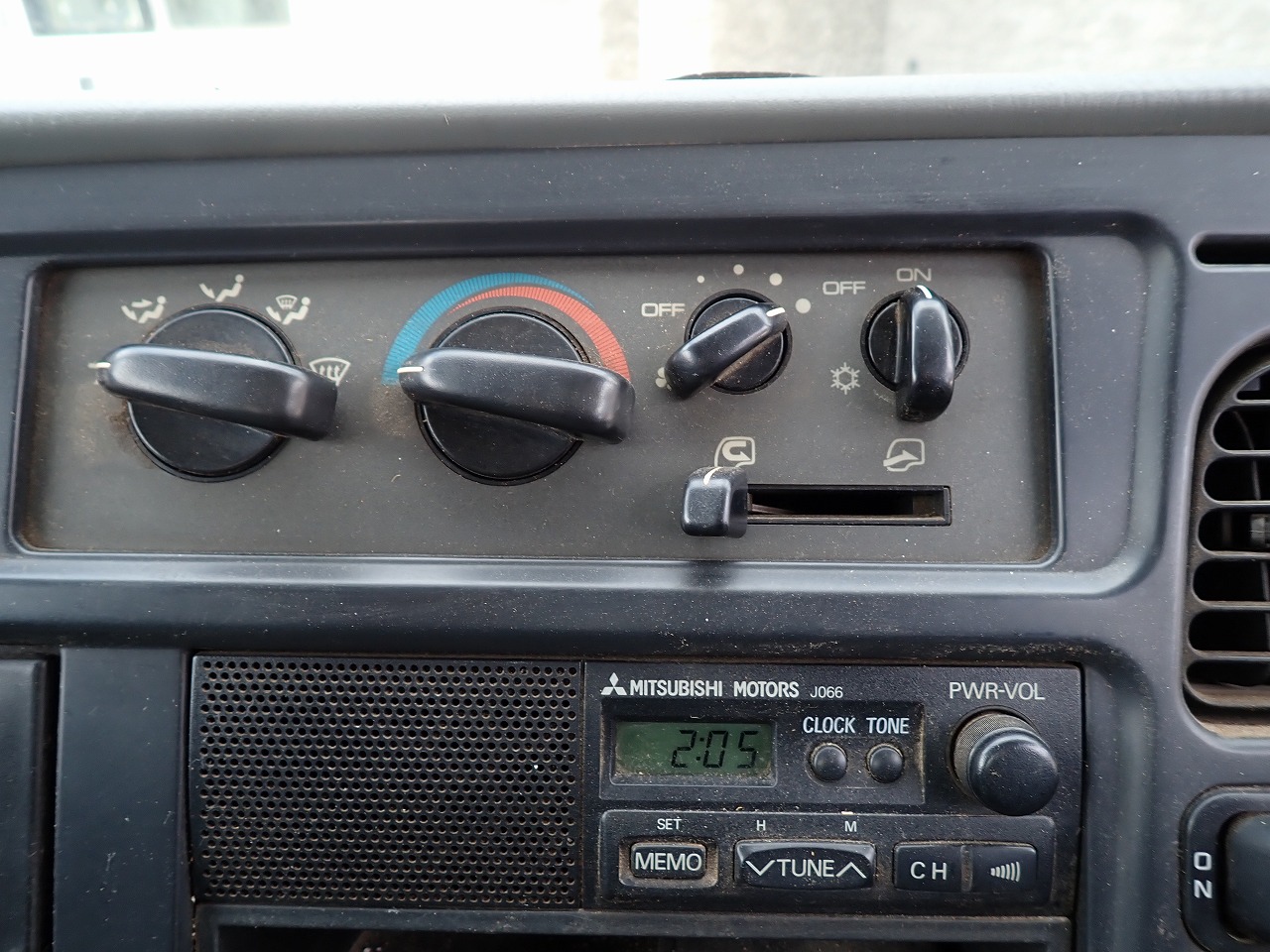 MITSUBISHI Canter