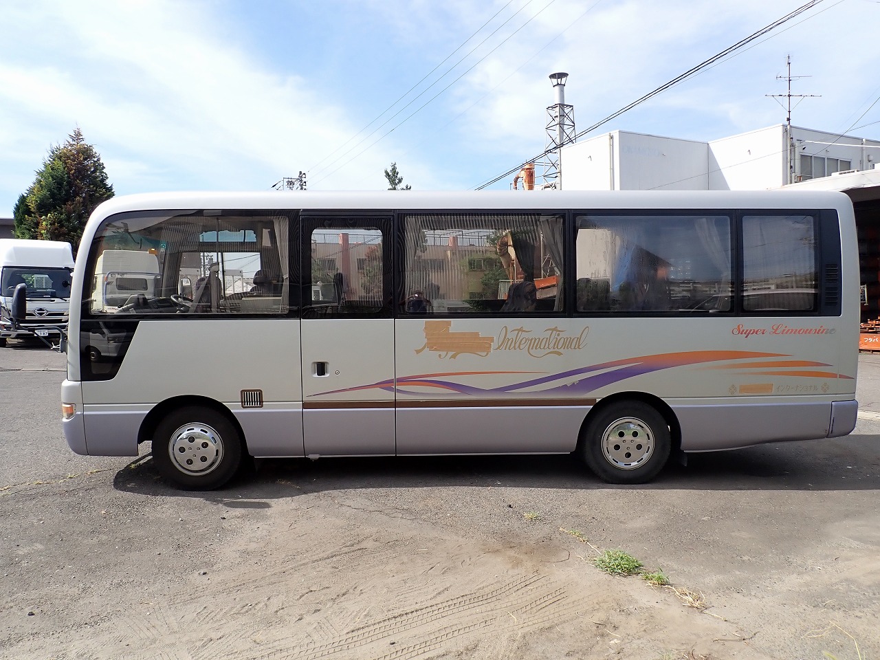 NISSAN Caravan Bus