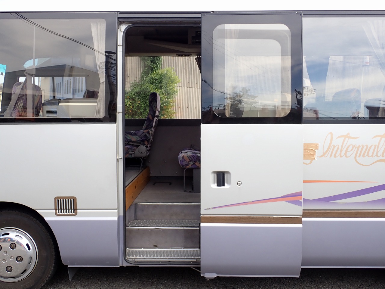 NISSAN Caravan Bus