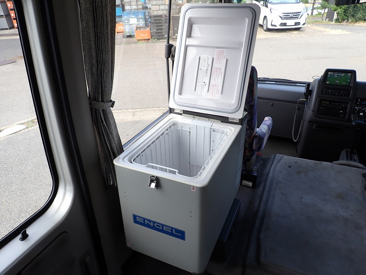 NISSAN Caravan Bus