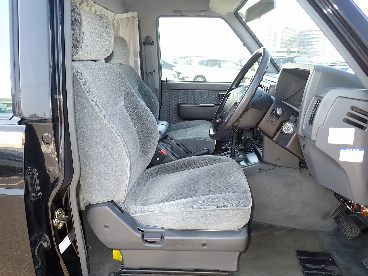 NISSAN Safari