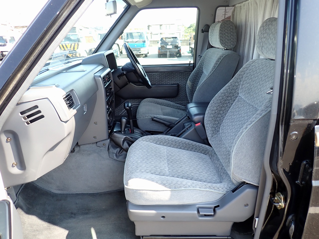 NISSAN Safari