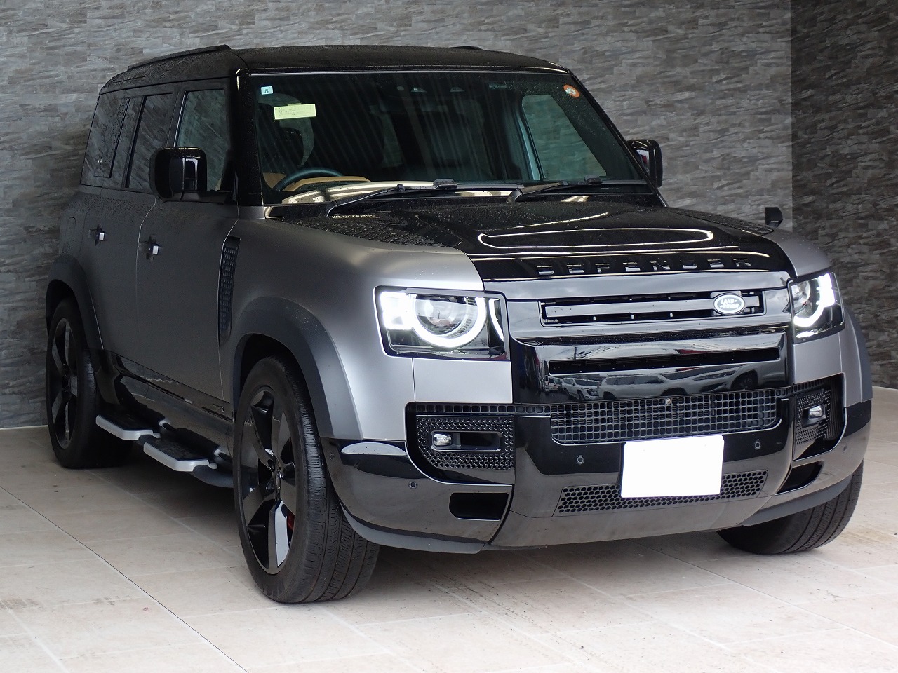 LAND ROVER Defender