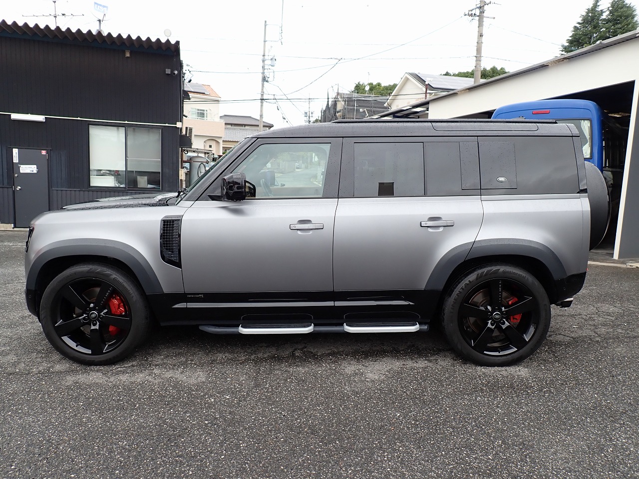 LAND ROVER Defender