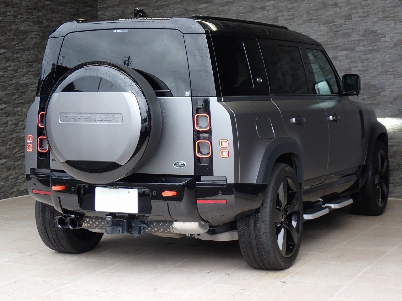 LAND ROVER Defender