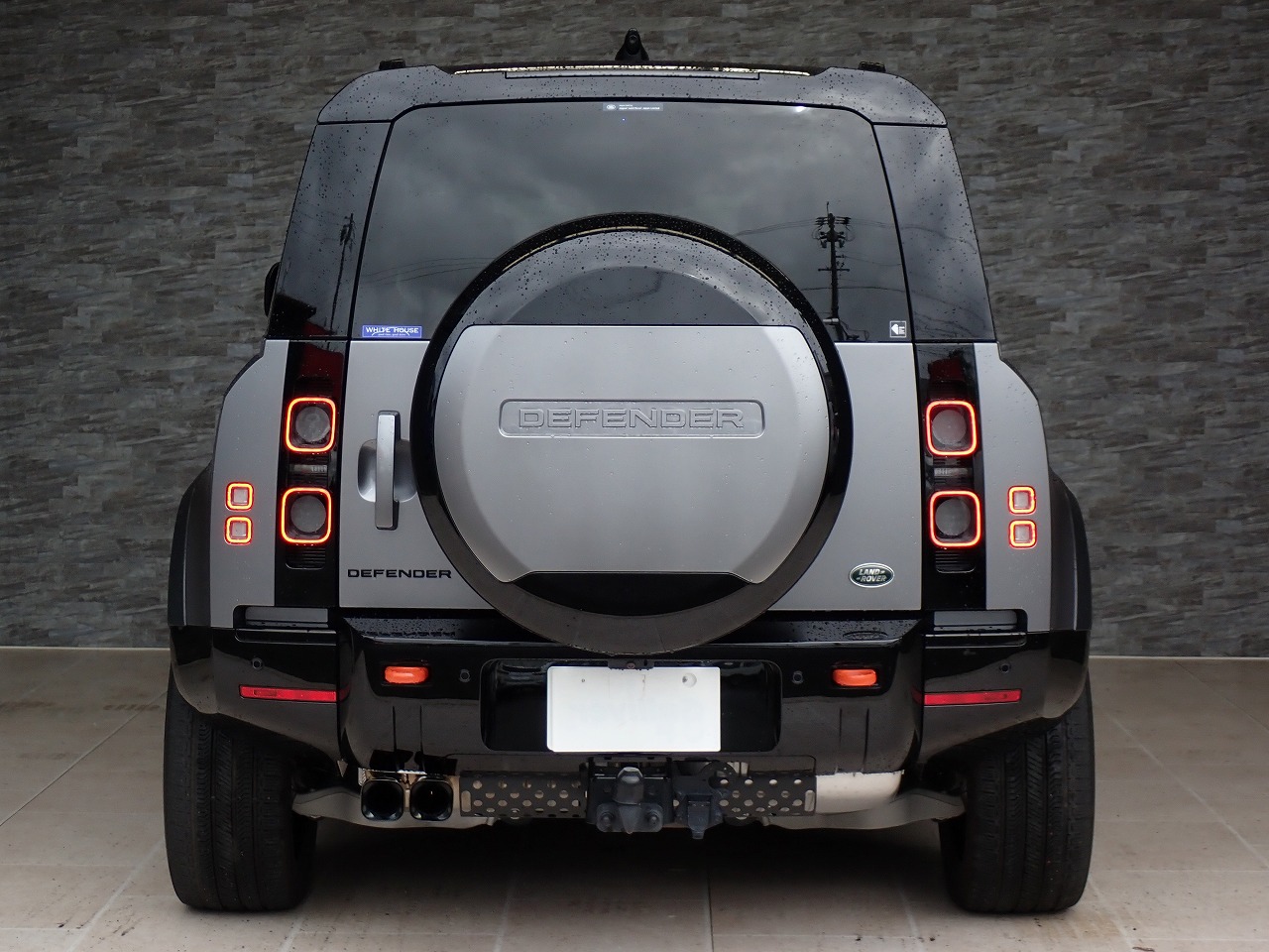 LAND ROVER Defender
