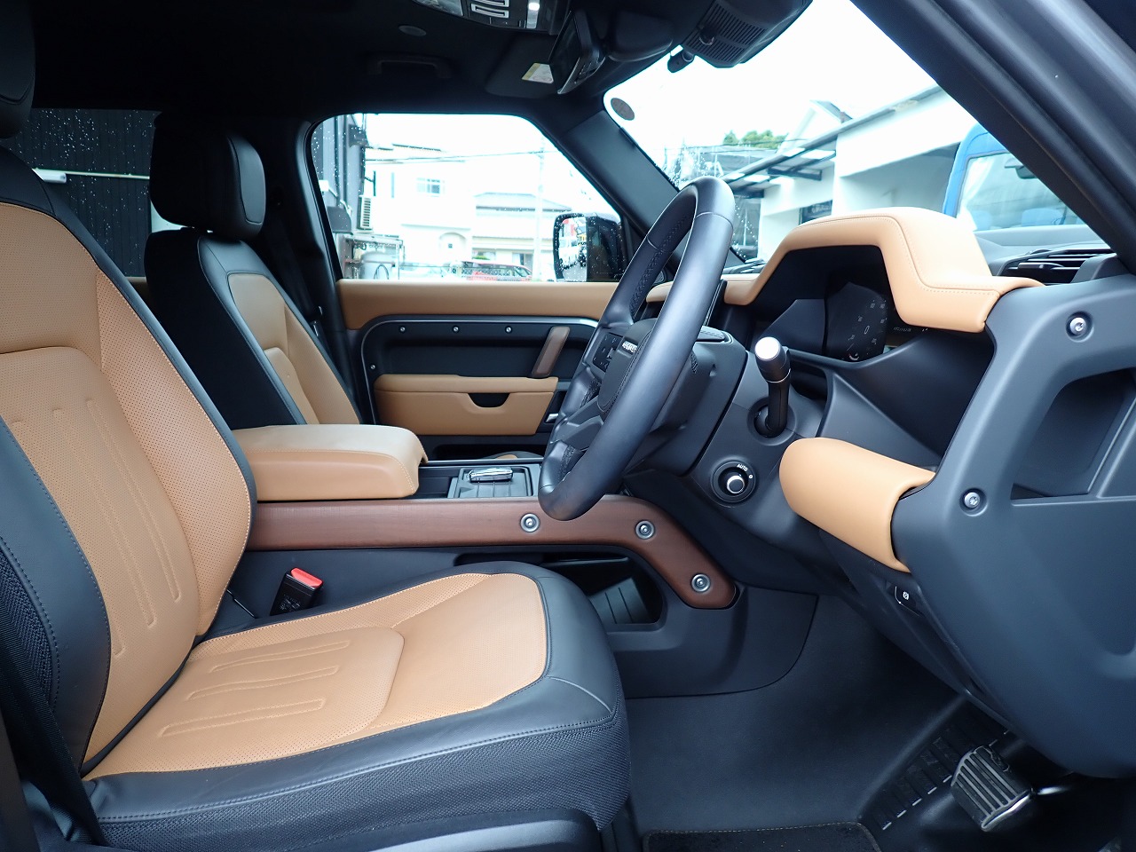 LAND ROVER Defender