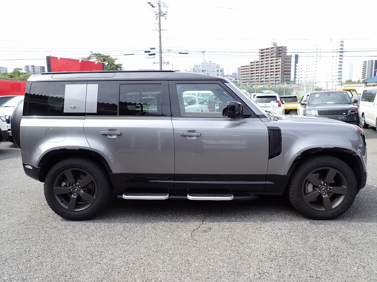 LAND ROVER Defender