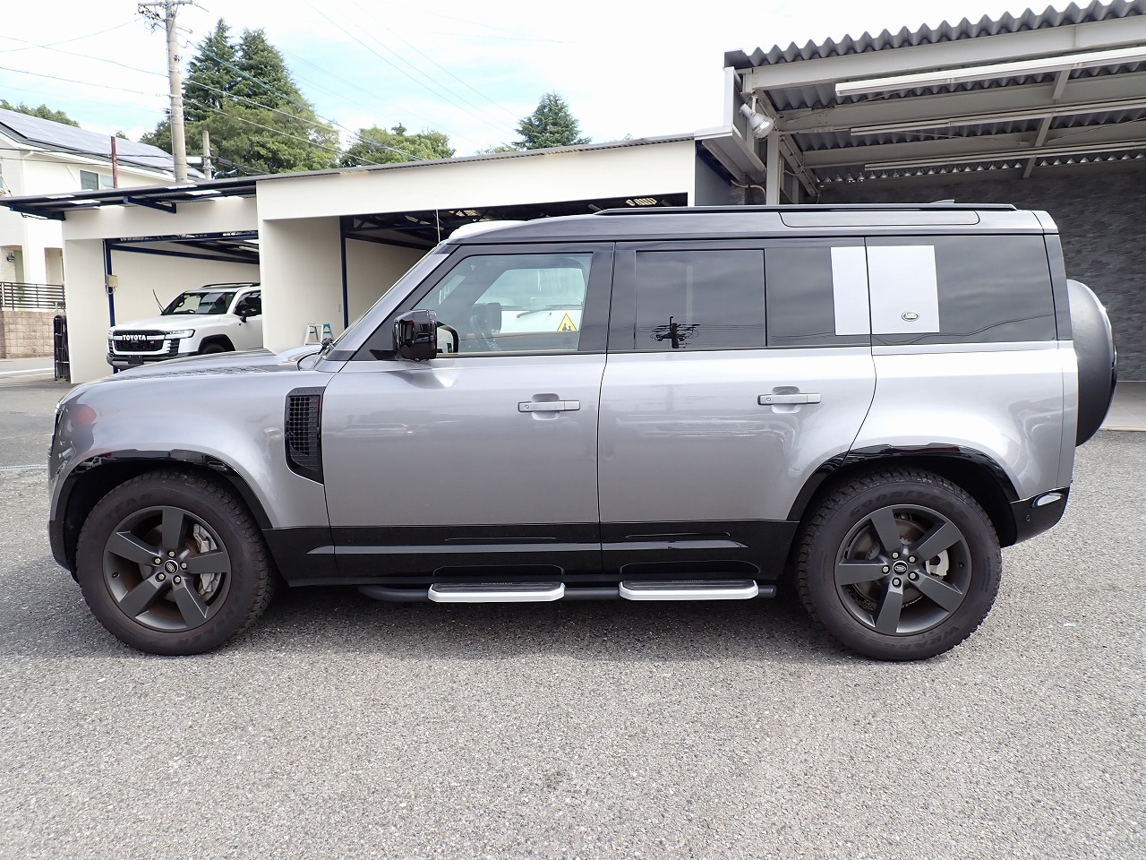 LAND ROVER Defender
