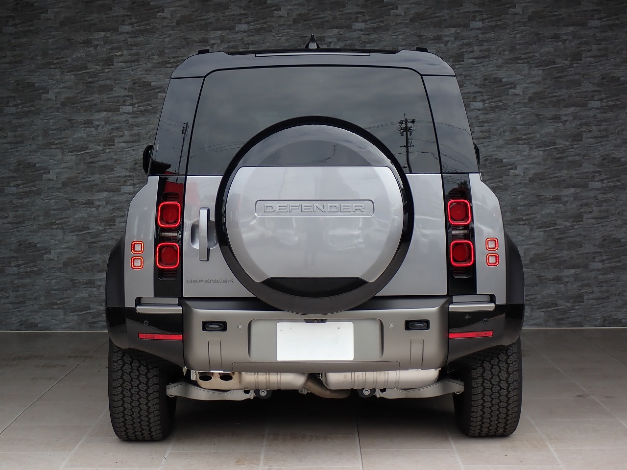 LAND ROVER Defender