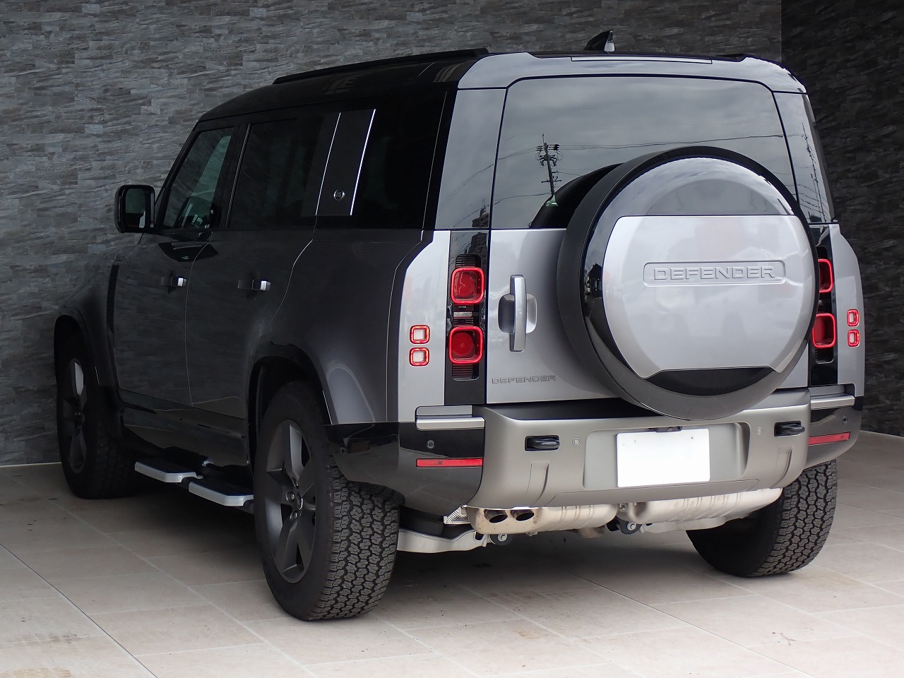 LAND ROVER Defender