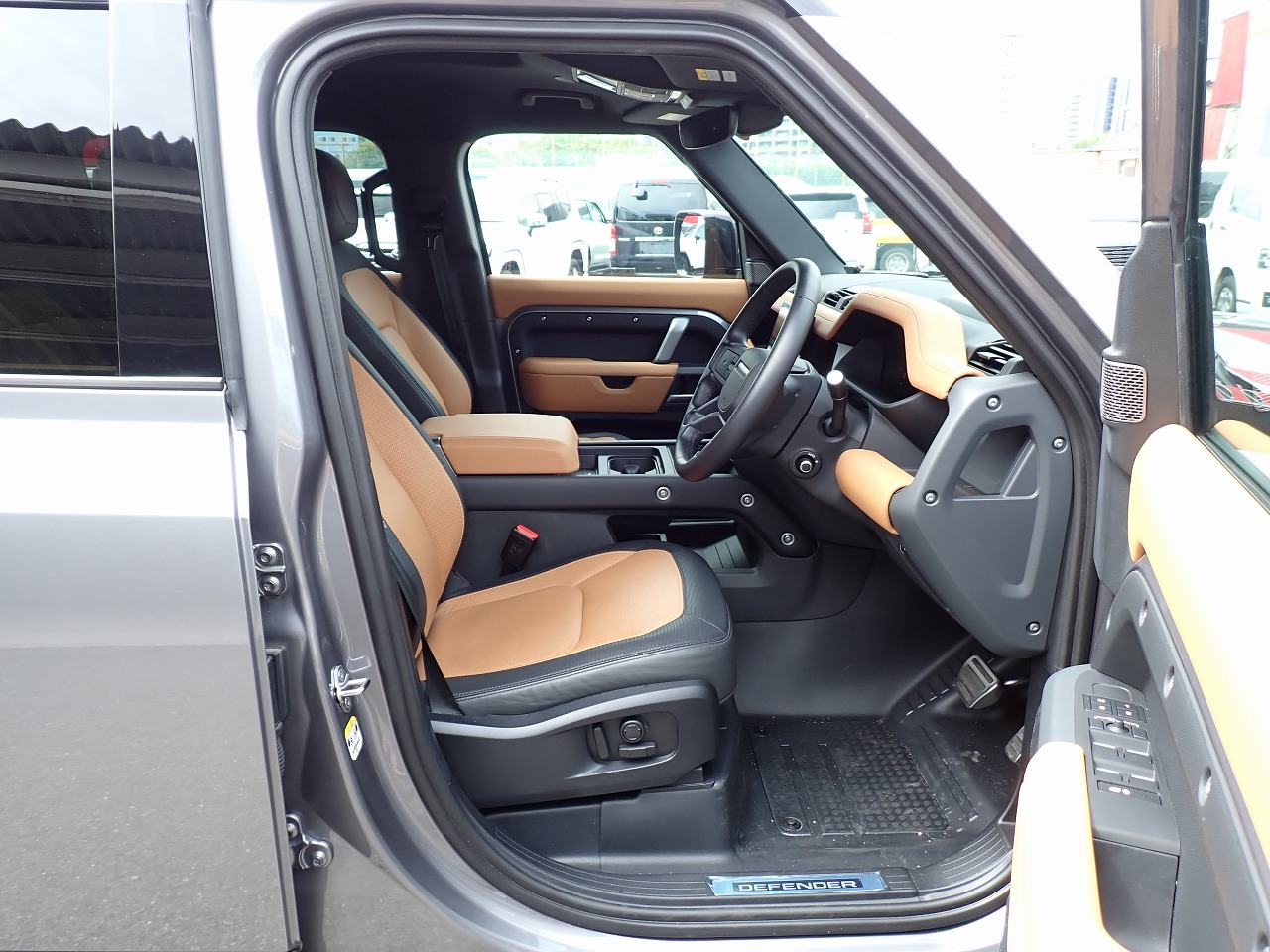 LAND ROVER Defender