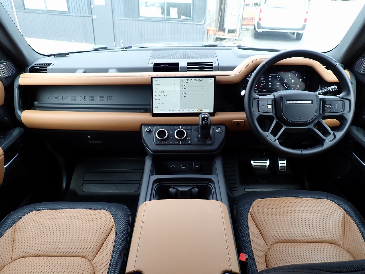 LAND ROVER Defender