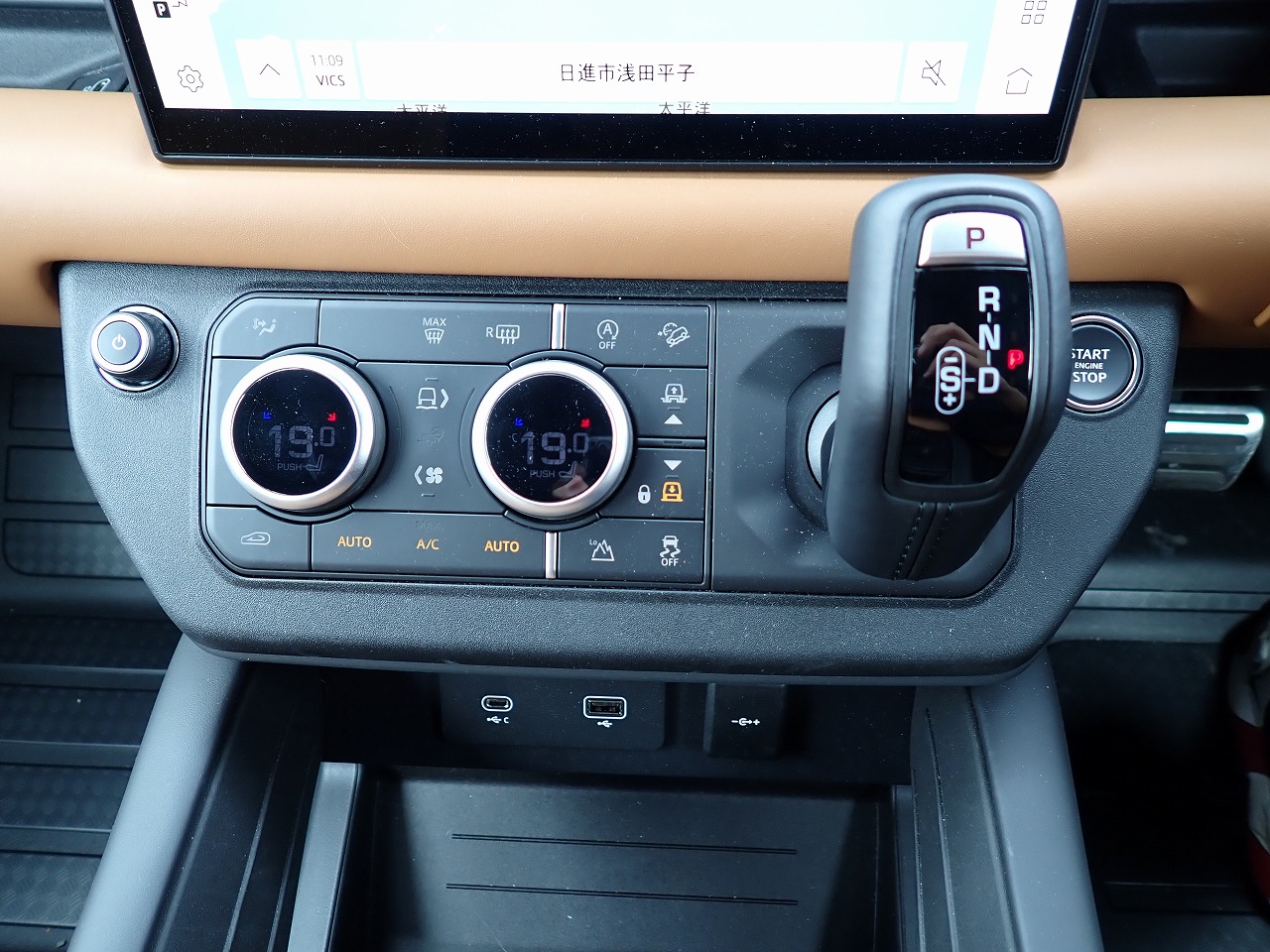 LAND ROVER Defender