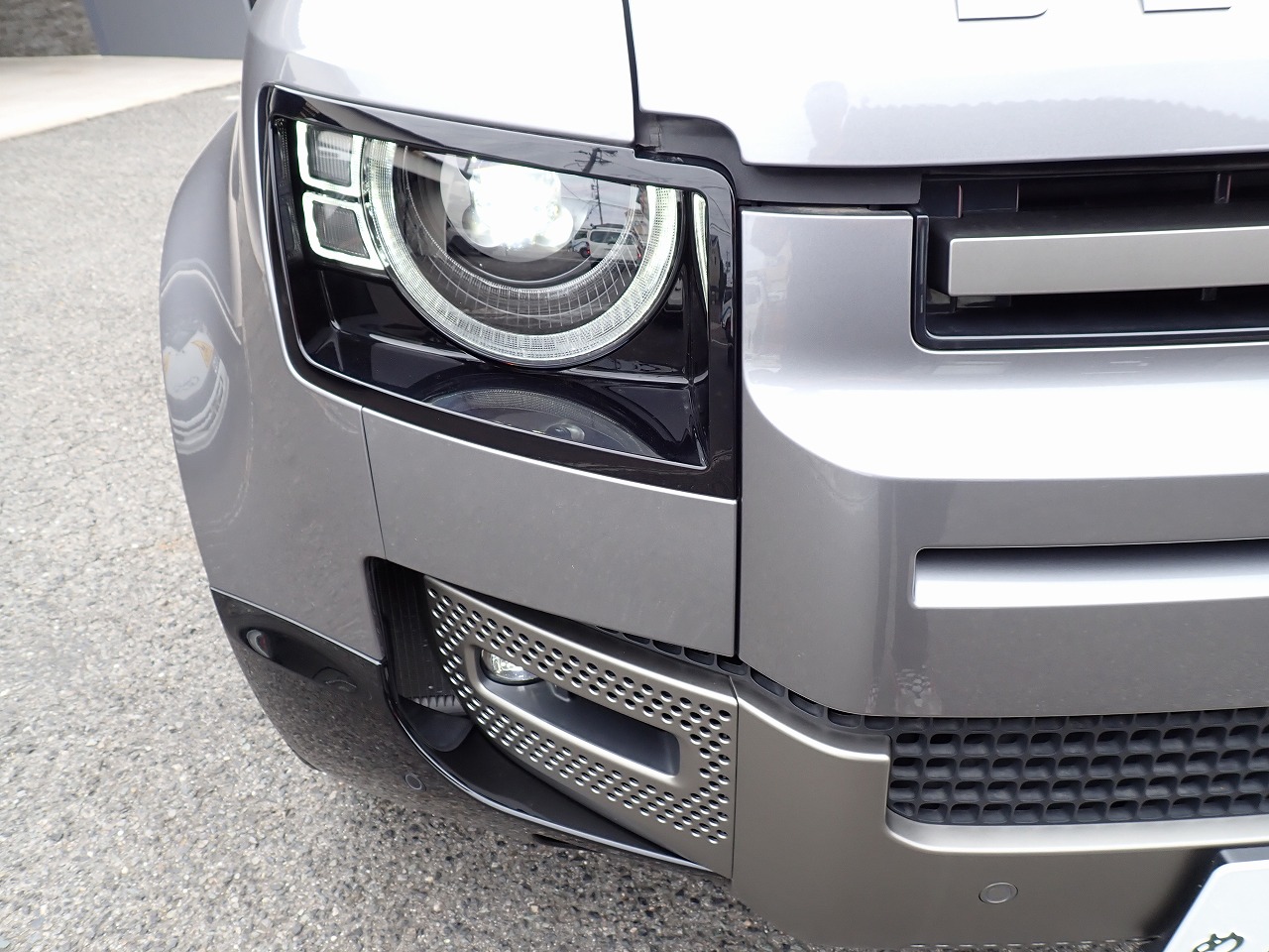 LAND ROVER Defender