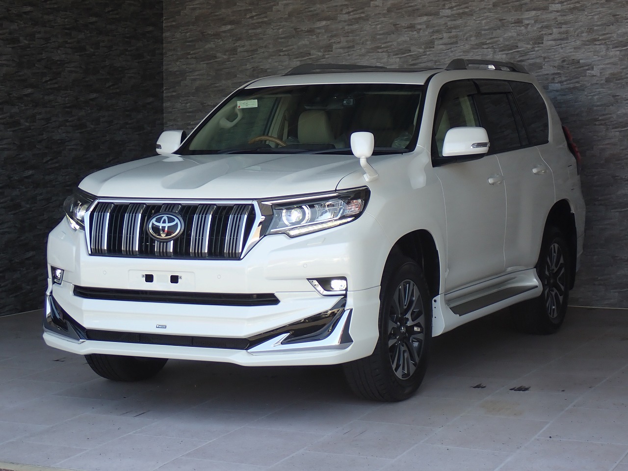 TOYOTA Land Cruiser Prado