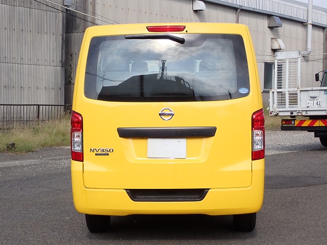 NISSAN NV 350 CARAVAN