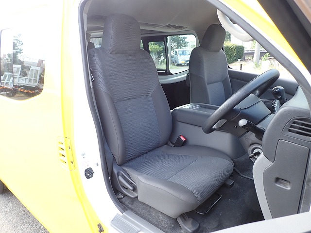 NISSAN NV 350 CARAVAN