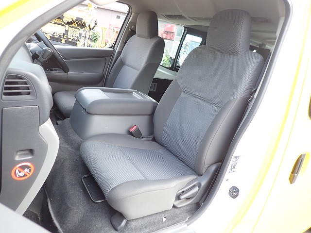 NISSAN NV 350 CARAVAN