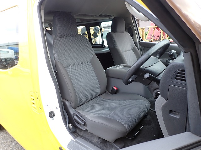 NISSAN NV 350 CARAVAN