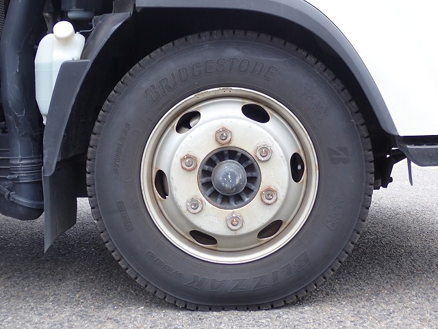 ISUZU Elf Truck